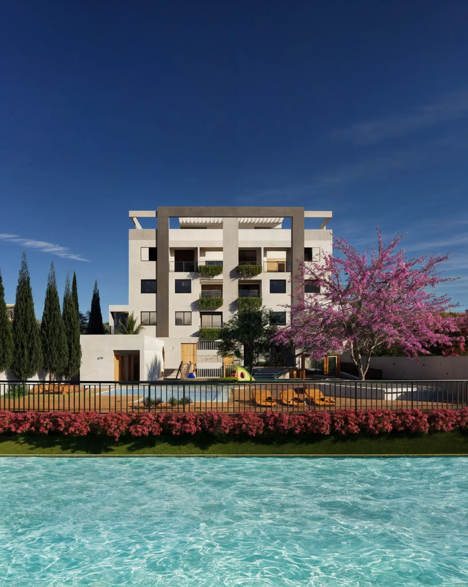 Vista da piscina e jardim